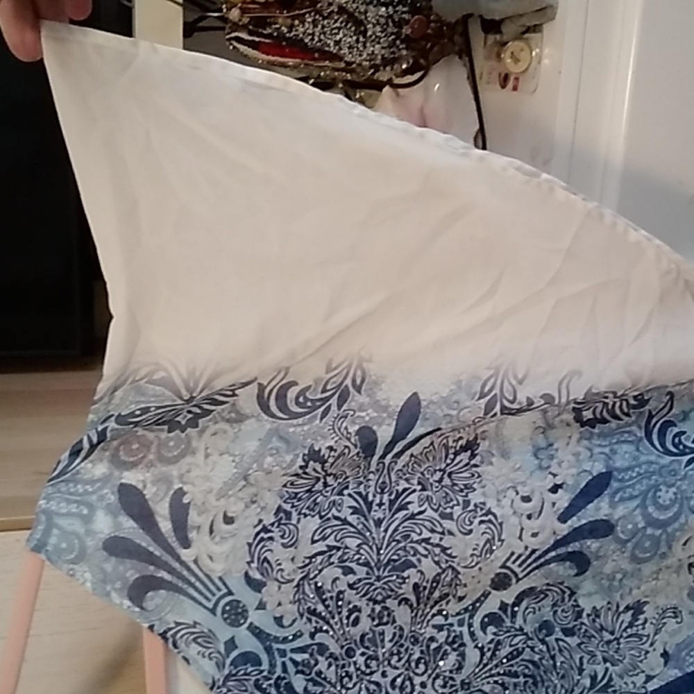 Blue and White Patterned Blouse - image 3